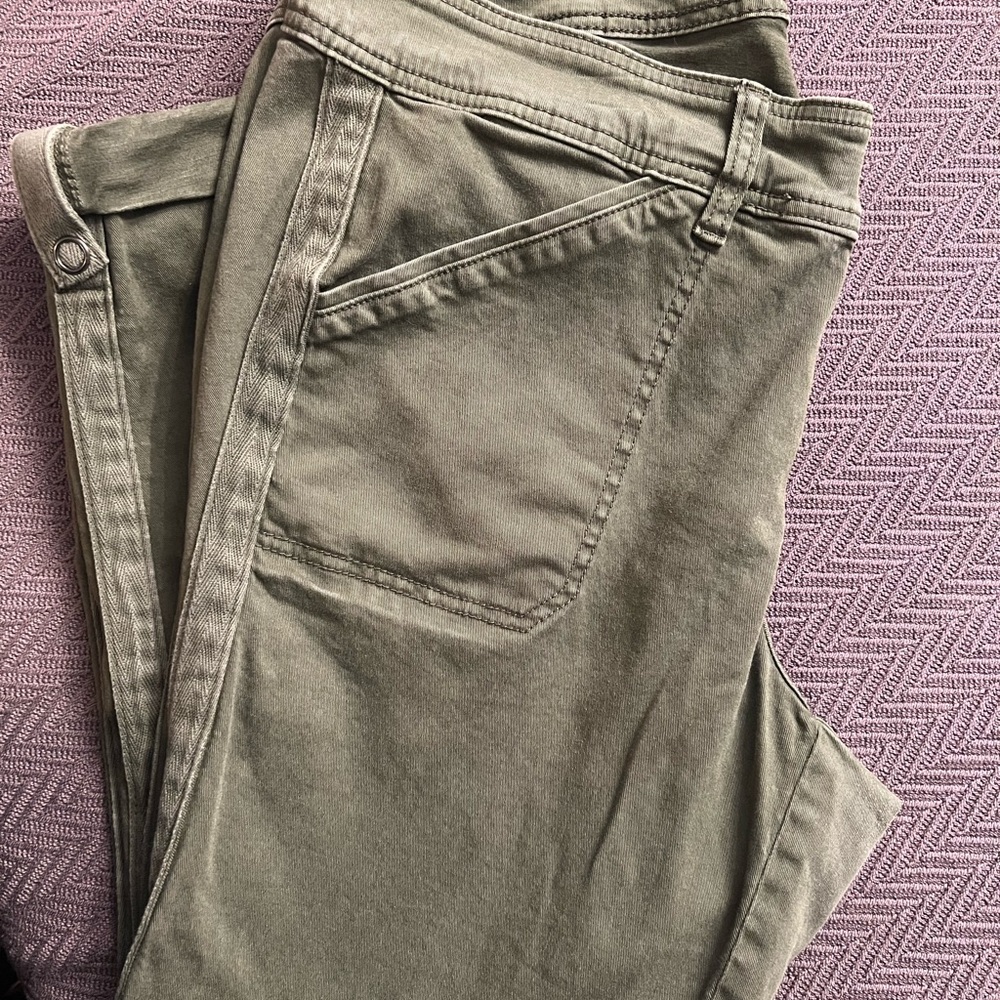 Olive Green Women's Jeans cropped size 16